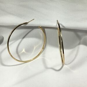 Large Gold Tone Hoops (UC3)